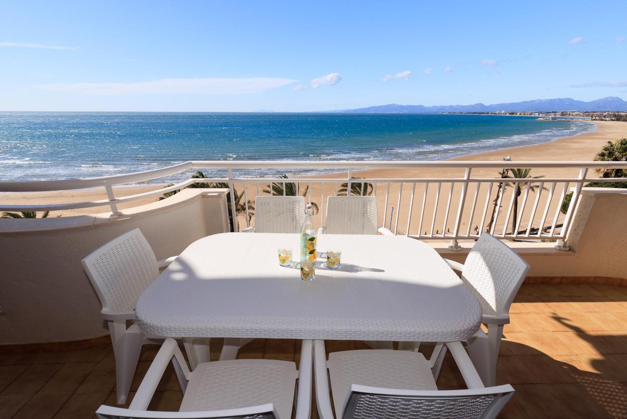 Uhc Santillana Family Complex Salou Dış mekan fotoğraf